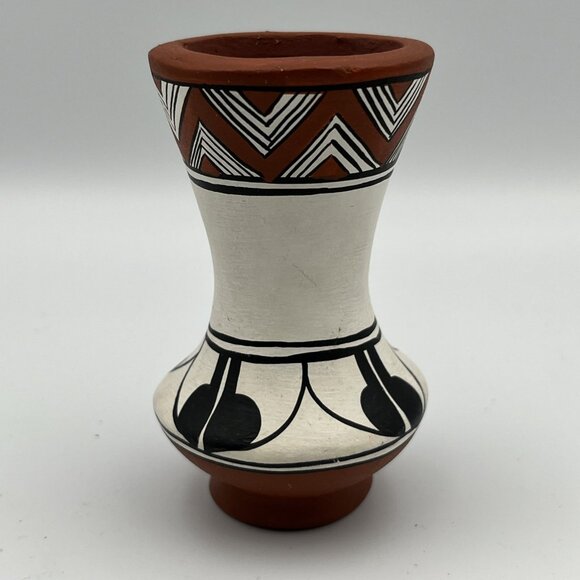 G. Garcia Mexican Vase Pot Vessel 3.75" x 2.25"  Hand Painted Signed Vintage - Picture 1 of 8